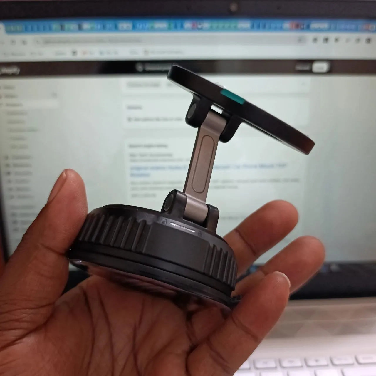 oraimo Hydra 6 Magnetic Vacuum Car Phone Mount