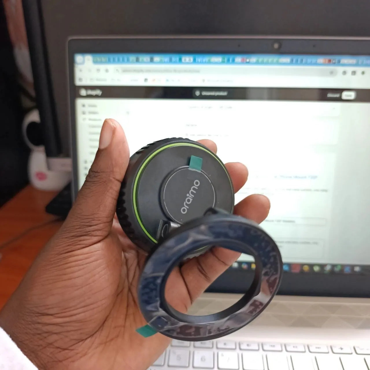 oraimo Hydra 6 Magnetic Vacuum Car Phone Mount