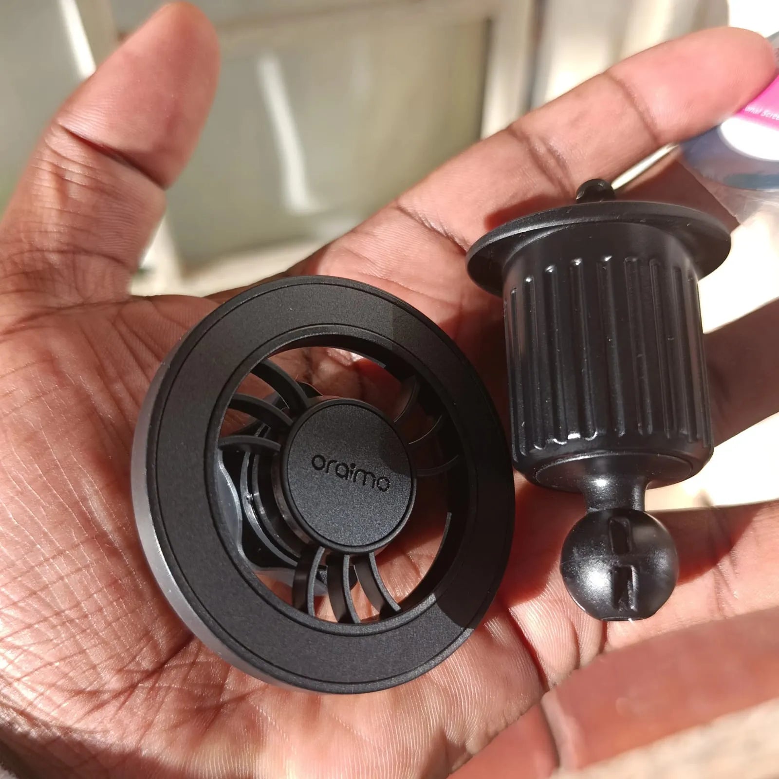 oraimo Hydra 8 Magnetic Air Vent Car Phone Mount